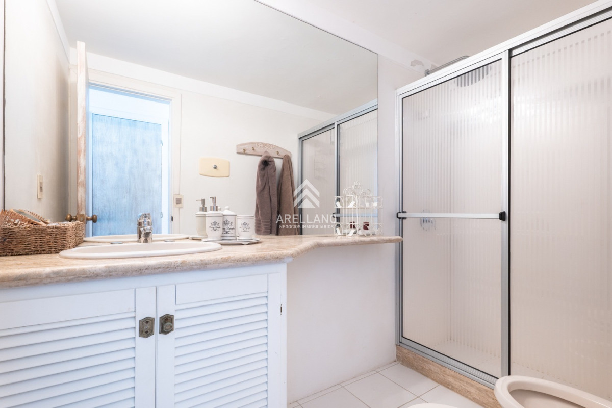 Apartamento ID.4419 - Venta Apartamento 2 Dormitorios frente al Mar, Península de Punta del Este