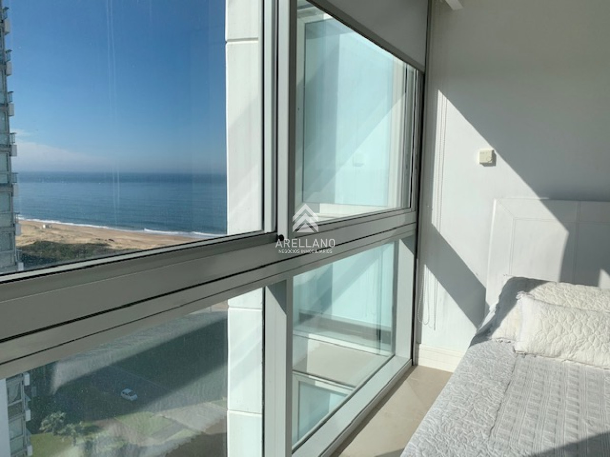 Apartamento ID.5429 - Venta y alquiler temporario de apartamento de 3 dormitorios mas dependencia de servicio en Playa Brava