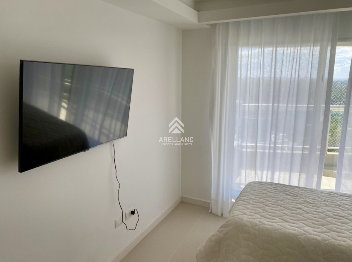 Apartamento ID.5532 - Venta apartamento piso alto de 2 dormitorios más servicio en playa brava 