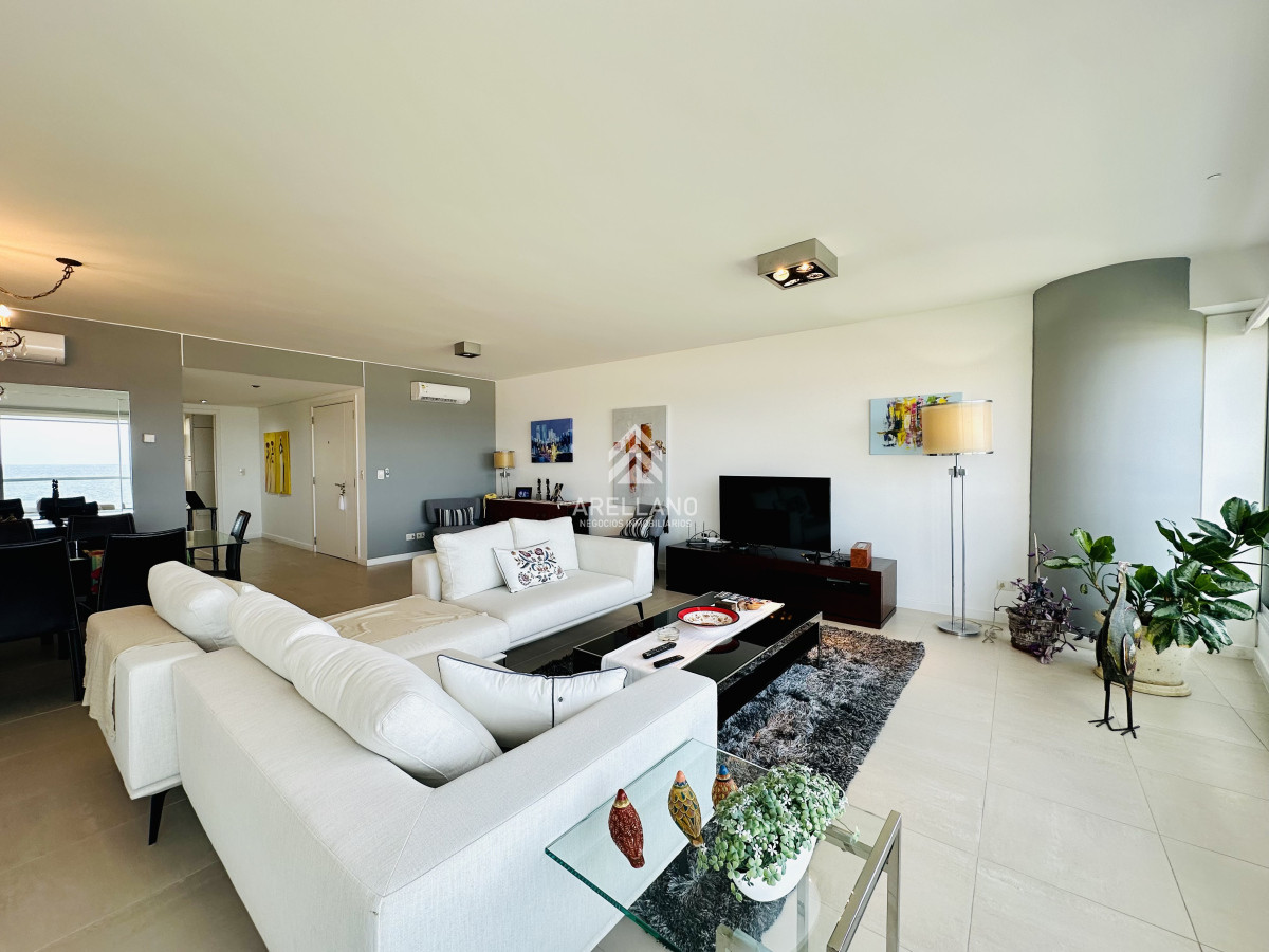 Apartamento ID.5178 - Oportunidad en Venta! Apartamento sobre playa Brava de 3 Dormitorios más Dependencia, Torre Le Parc