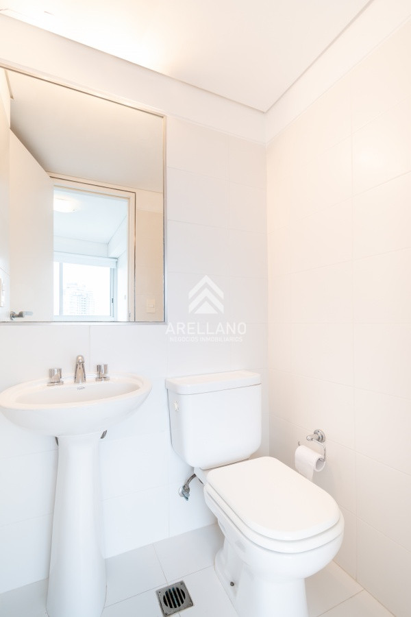 Apartamento ID.5429 - Venta y alquiler temporario de apartamento de 3 dormitorios mas dependencia de servicio en Playa Brava