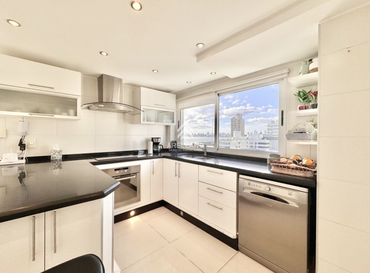 Apartamento ID.4978 - Apartamento de 6 Dormitorios Frente al Puerto de Punta del Este