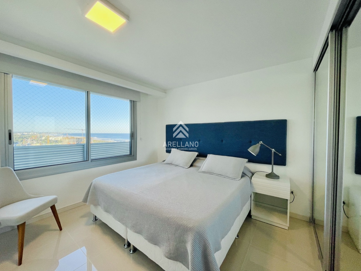 Apartamento ID.3951 - Venta Apartamento piso alto con Vista de 3 Dormitorios y Parrillero en Playa Brava, Punta del Este 