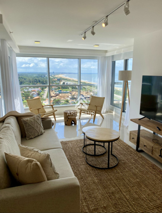 Apartamento ID.5532 - Venta apartamento piso alto de 2 dormitorios más servicio en playa brava 