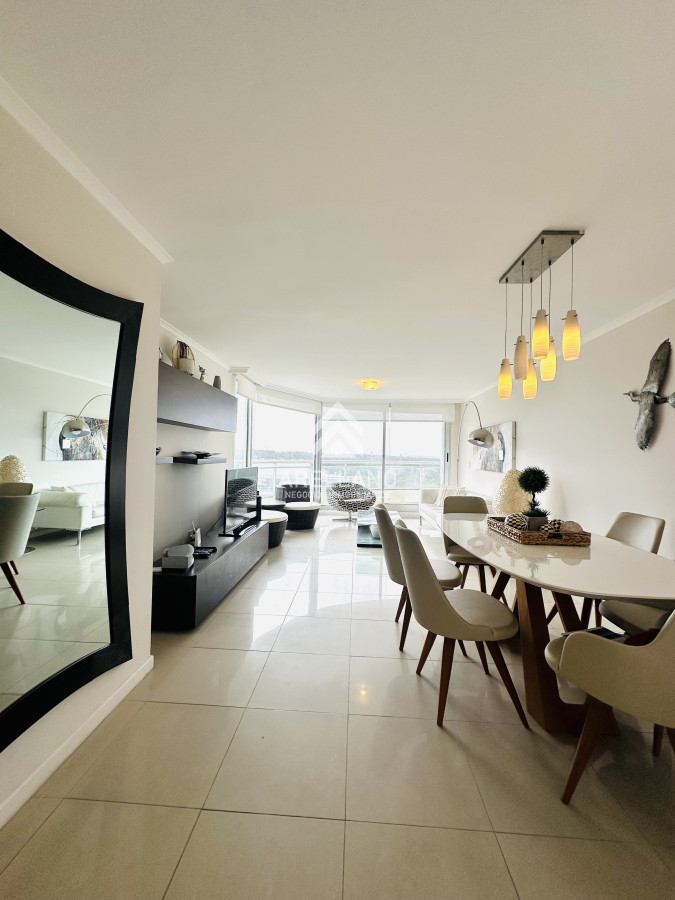 Apartamento ID.5618 - Apartamento de 3 Dormitorios en Venta, Ocean Drive Punta del Este