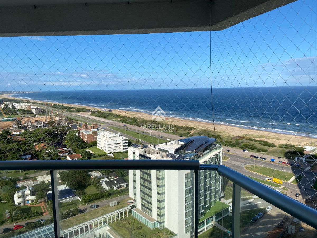Apartamento ID.5690 - Venta apartamento de 3 dormitorios con parrillero propio en Playa Brava, Punta del Este