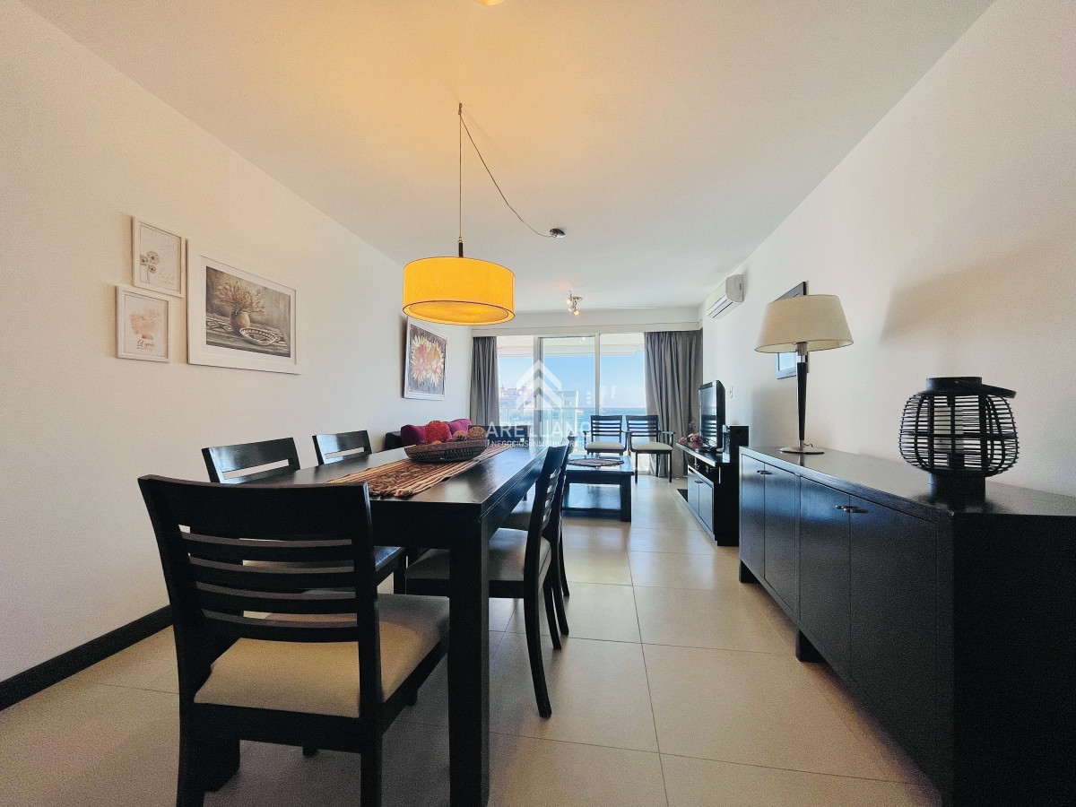 Apartamento ID.3801 - Alquiler Apartamento con Vista al Mar de 2 Dormitorios a Una Cuadra de la Playa, Punta del Este