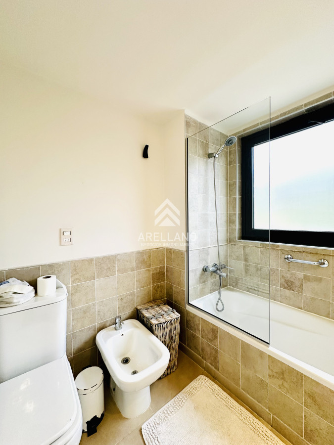 Apartamento ID.5304 - Alquiler temporario de magnífico apartamento de 3 dormitorios más dependencia en Punta Ballena 