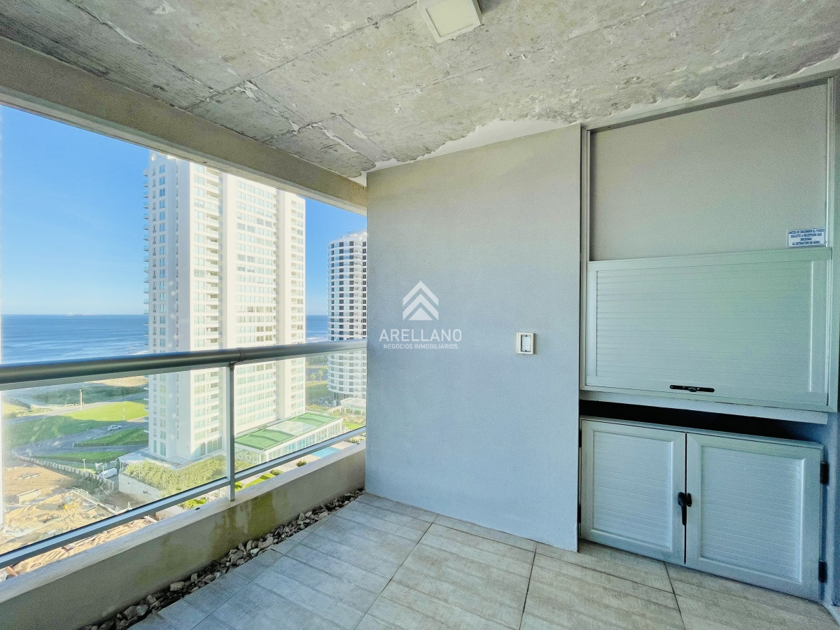 Apartamento ID.3951 - Venta Apartamento piso alto con Vista de 3 Dormitorios y Parrillero en Playa Brava, Punta del Este 