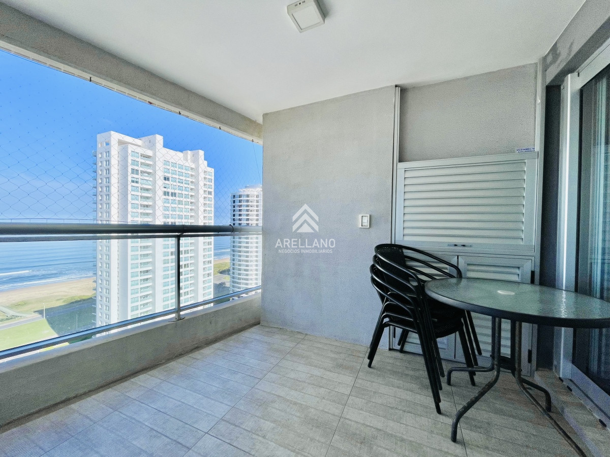 Apartamento ID.3996 - Venta Apartamento con Vista al Mar de 3 Dormitorios y Dependencia + Parrillero en Playa Brava, Punta del Este 