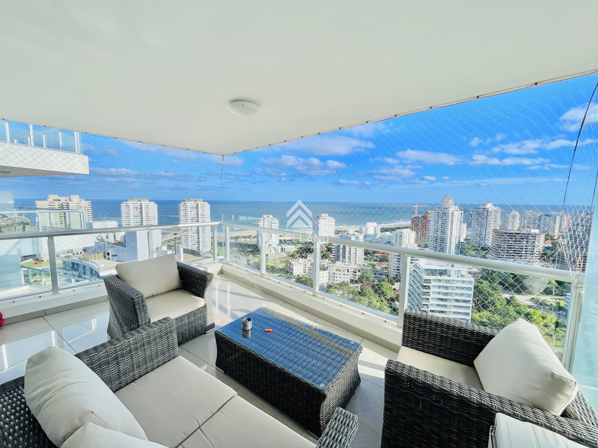Apartamento ID.4557 -  Exclusivo Penthouse de 3 Dormitorios con Vistas panorámicas a Playa Brava, en Venta