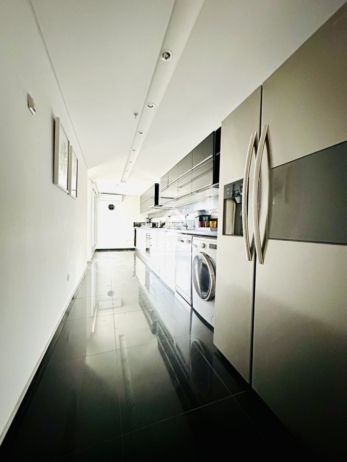 Apartamento ID.5668 - Venta de amplio penthouse 4 dormitorios más dependencia de servicio en torre premiun de Playa Brava, Punta del Este