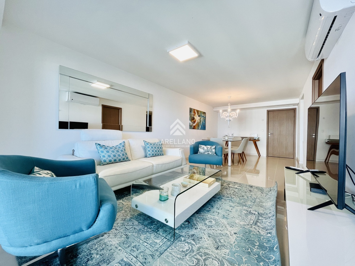 Apartamento ID.3951 - Venta Apartamento piso alto con Vista de 3 Dormitorios y Parrillero en Playa Brava, Punta del Este 