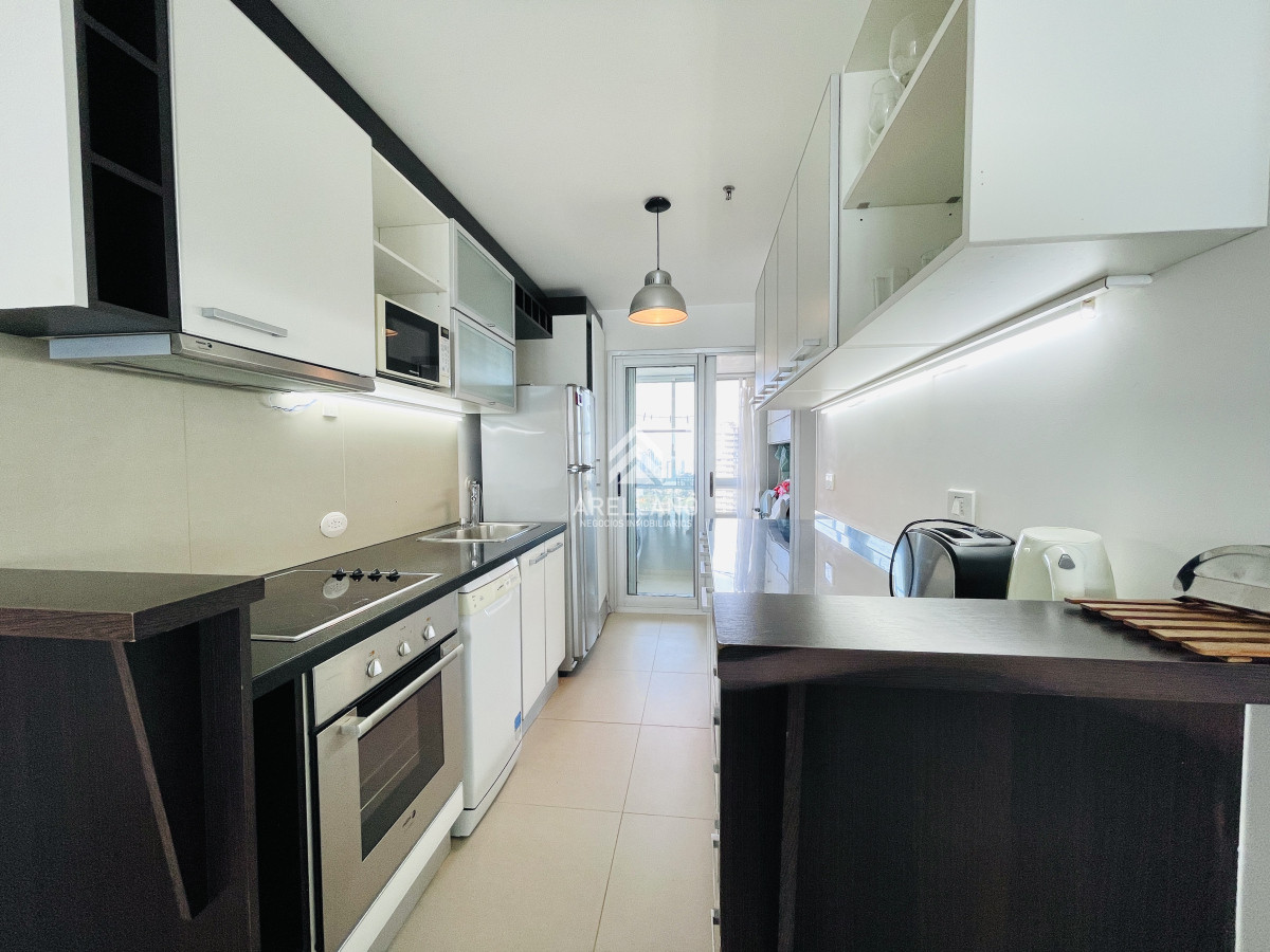 Apartamento ID.5012 - Apartamento de 2 Dormitorios, Vista al Mar y Parrillero en Playa Mansa, Venta