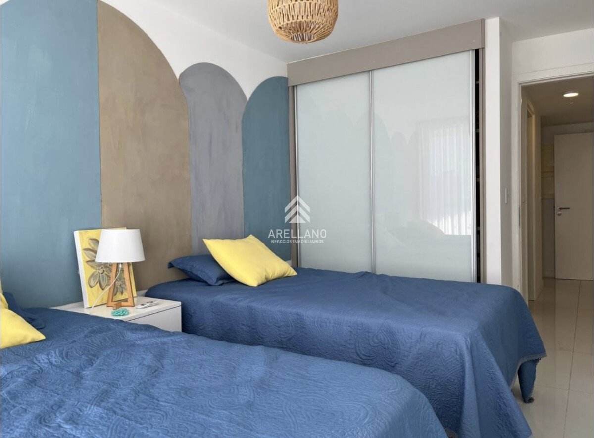 Apartamento ID.4956 - Alquiler temporal de apartamento de 2 dormitorios con 2 baños en excelente ubicación entre playas mansa y brava 