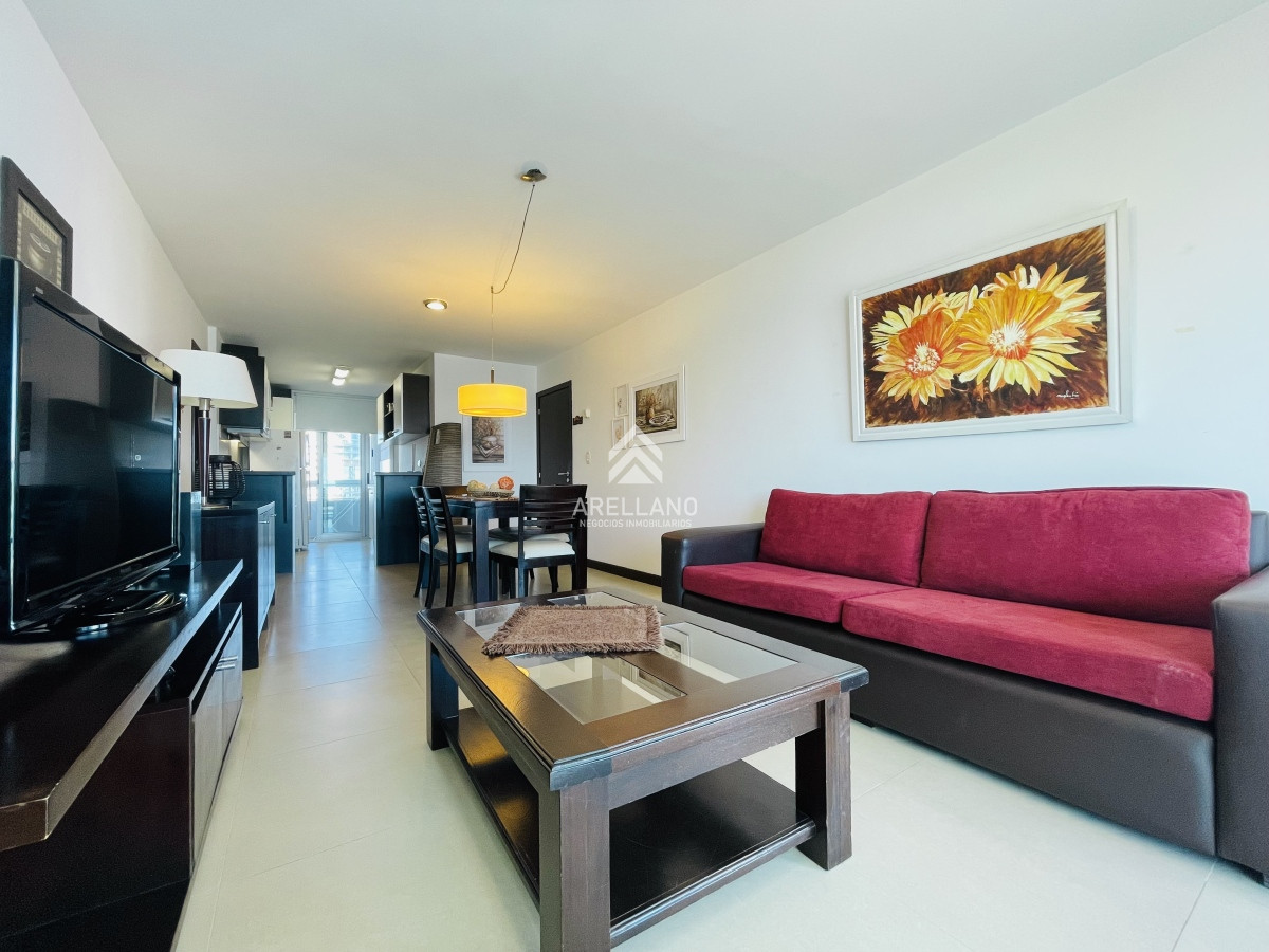 Apartamento ID.3801 - Alquiler Apartamento con Vista al Mar de 2 Dormitorios a Una Cuadra de la Playa, Punta del Este