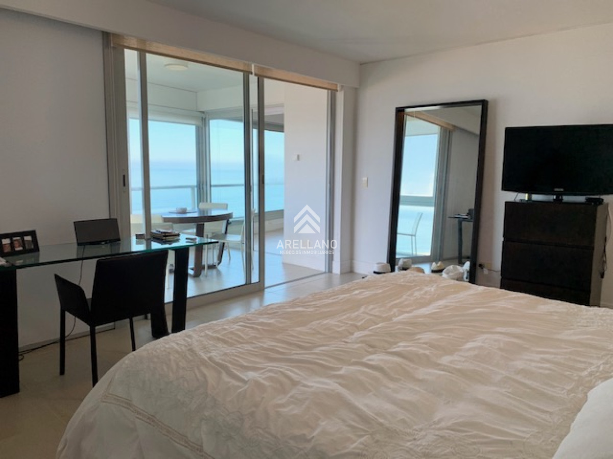Apartamento ID.5429 - Venta y alquiler temporario de apartamento de 3 dormitorios mas dependencia de servicio en Playa Brava