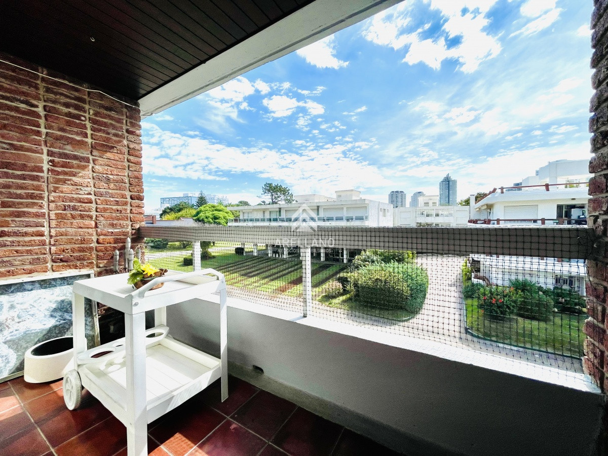 Apartamento ID.1374 - 2 Dormitorios en Aidy Grill a Pocos Metros de Playa Brava - Venta