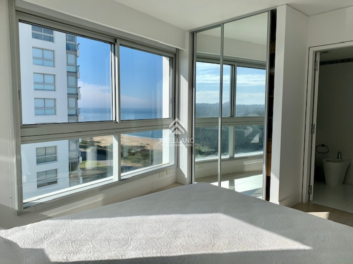 Apartamento ID.5429 - Venta y alquiler temporario de apartamento de 3 dormitorios mas dependencia de servicio en Playa Brava
