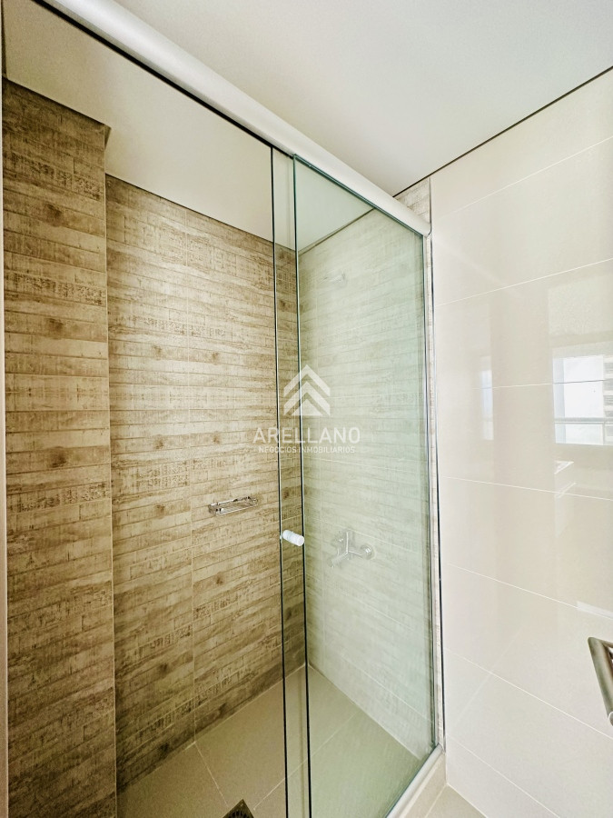 Apartamento ID.5668 - Venta de amplio penthouse 4 dormitorios más dependencia de servicio en torre premiun de Playa Brava, Punta del Este