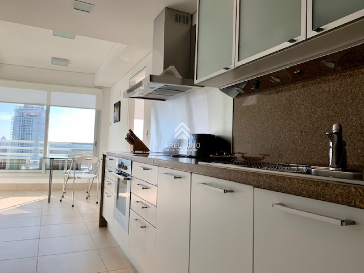 Apartamento ID.5429 - Venta y alquiler temporario de apartamento de 3 dormitorios mas dependencia de servicio en Playa Brava