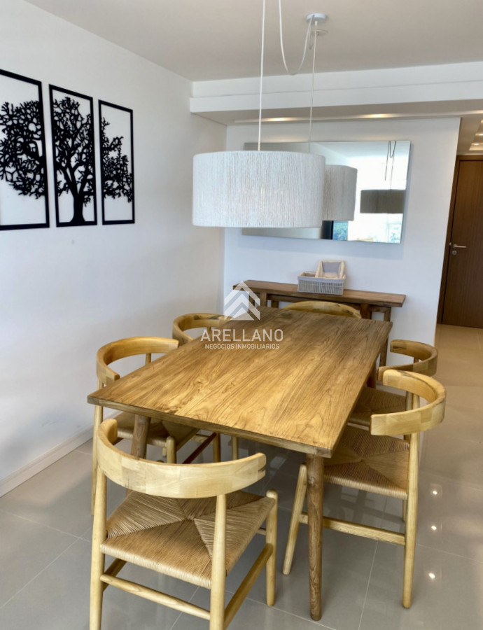 Apartamento ID.5532 - Venta apartamento piso alto de 2 dormitorios más servicio en playa brava 