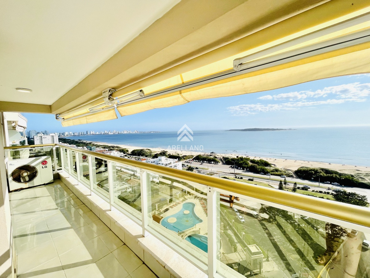 Apartamento ID.4555 - Venta apartamento 3 dormitorios más dependencia de servicio, Playa Mansa, Punta del Este