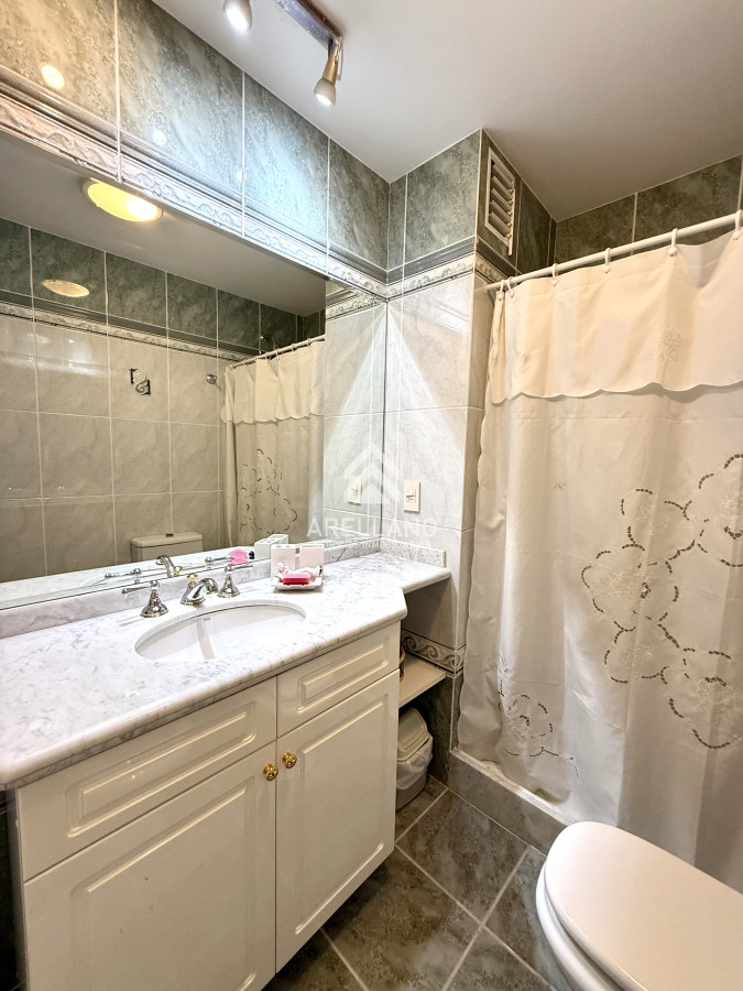 Apartamento ID.5736 - Alquiler temporario apartamento esquinero 3 dormitorios más dependencia de servicio sobre Playa Mansa, Punta del Este