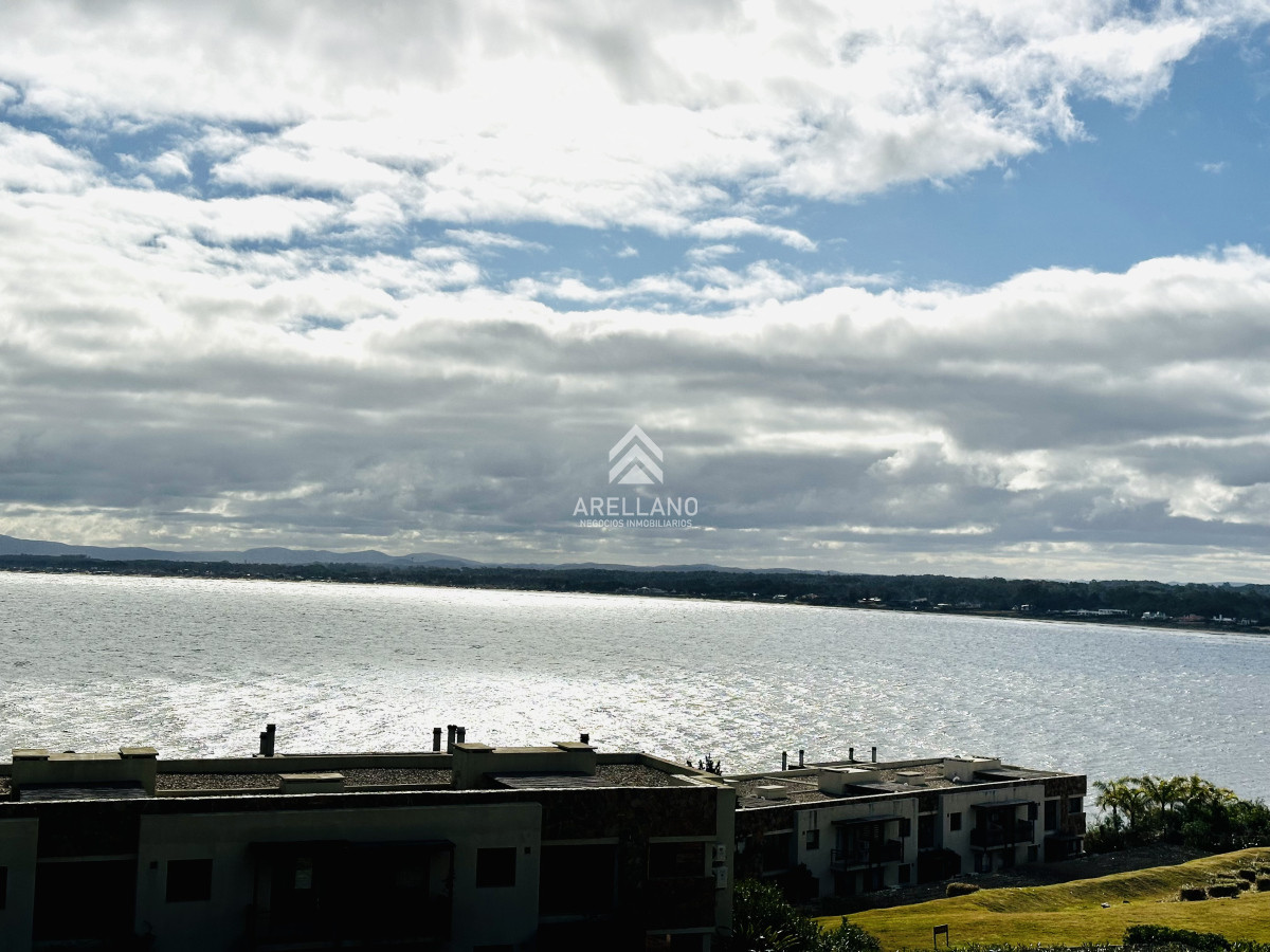 Apartamento ID.5304 - Alquiler temporario de magnífico apartamento de 3 dormitorios más dependencia en Punta Ballena 