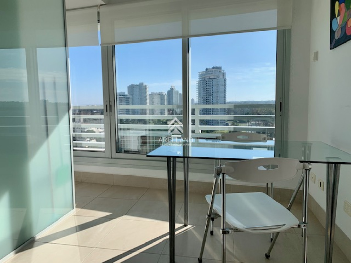 Apartamento ID.5429 - Venta y alquiler temporario de apartamento de 3 dormitorios mas dependencia de servicio en Playa Brava
