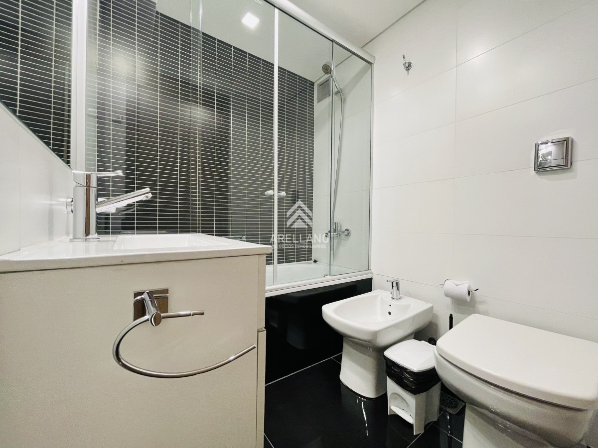 Apartamento ID.3996 - Venta Apartamento con Vista al Mar de 3 Dormitorios y Dependencia + Parrillero en Playa Brava, Punta del Este 