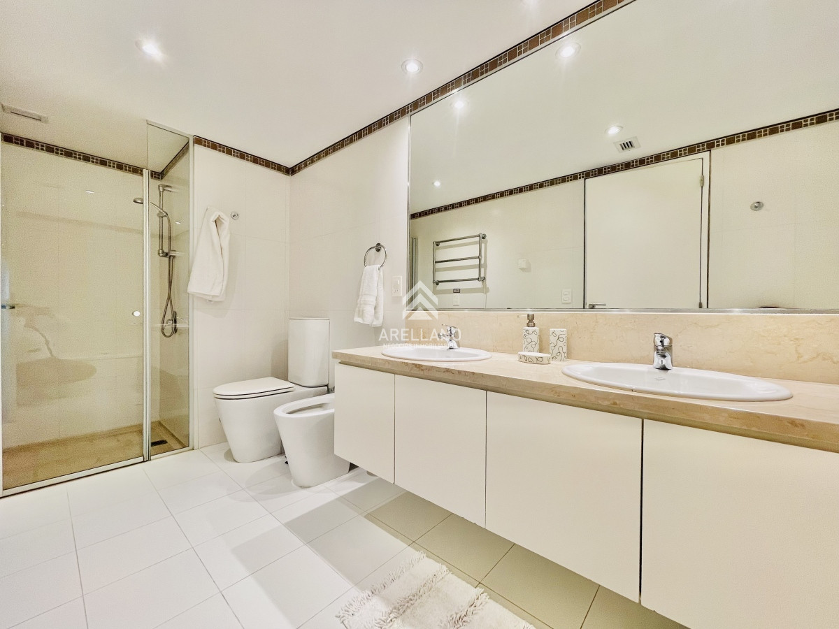 Apartamento ID.3986 - Moderno Apartamento de 2 Dormitorios en Le Parc, Playa Brava. Punta del Este 