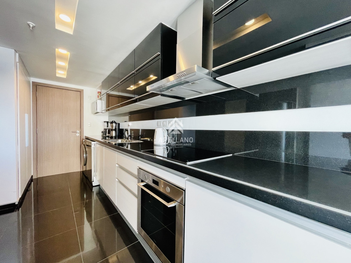 Apartamento ID.3951 - Venta Apartamento piso alto con Vista de 3 Dormitorios y Parrillero en Playa Brava, Punta del Este 