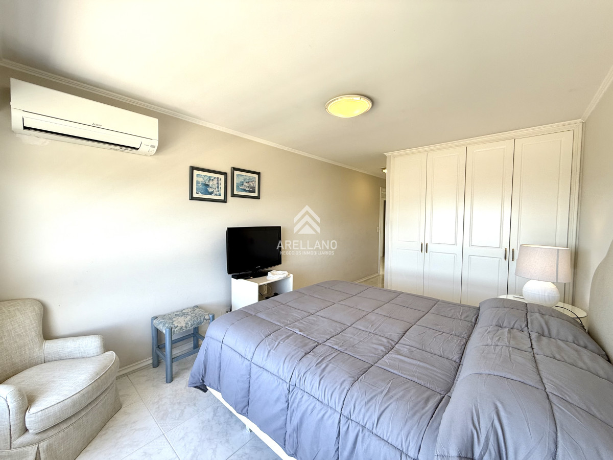 Apartamento ID.5736 - Alquiler temporario apartamento esquinero 3 dormitorios más dependencia de servicio sobre Playa Mansa, Punta del Este