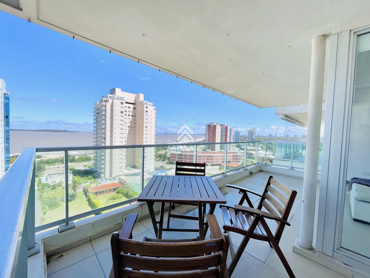Apartamento ID.3784 - Apartamento de 2 Dormitorios, Vista al Mar y Parrillero en Playa Mansa, Venta