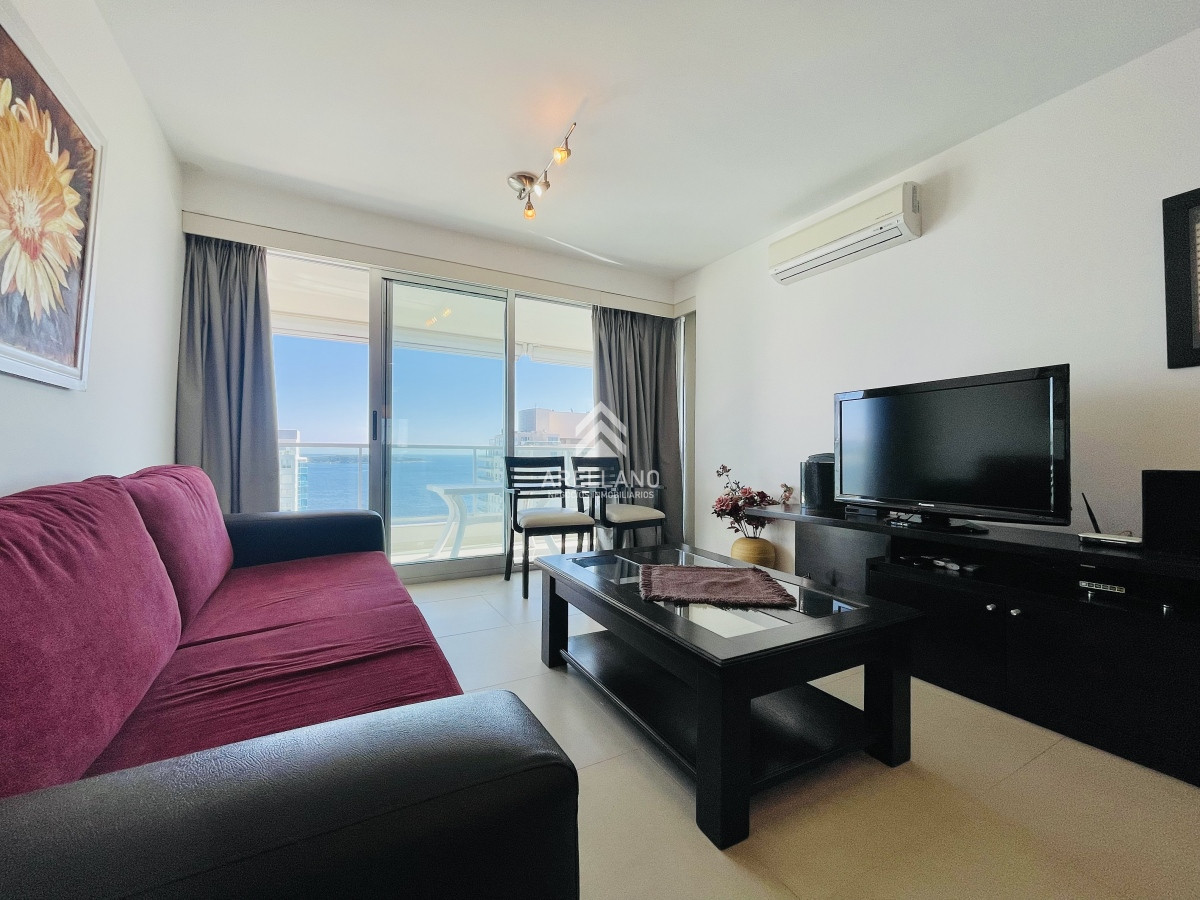 Apartamento ID.3801 - Alquiler Apartamento con Vista al Mar de 2 Dormitorios a Una Cuadra de la Playa, Punta del Este