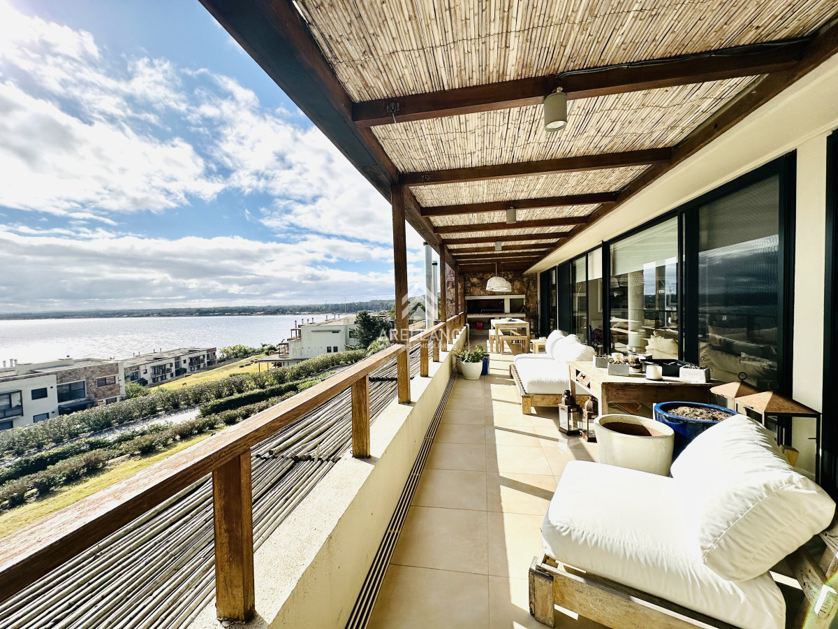 Apartamento ID.5304 - Alquiler temporario de magnífico apartamento de 3 dormitorios más dependencia en Punta Ballena 