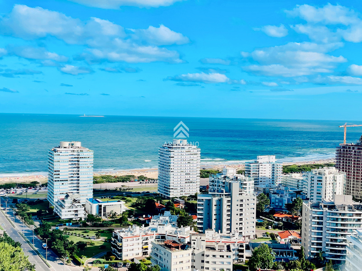 Apartamento ID.4557 -  Exclusivo Penthouse de 3 Dormitorios con Vistas panorámicas a Playa Brava, en Venta