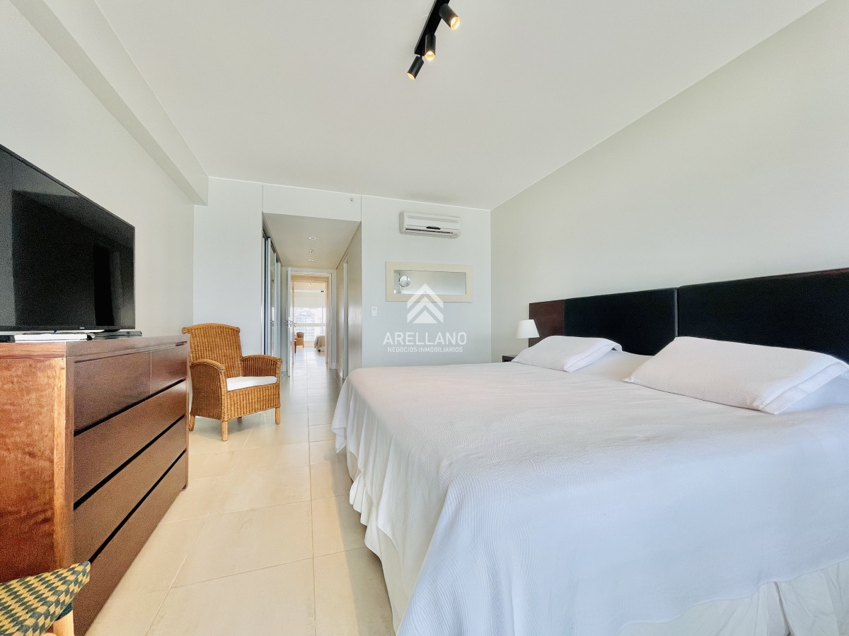 Apartamento ID.3986 - Moderno Apartamento de 2 Dormitorios en Le Parc, Playa Brava. Punta del Este 
