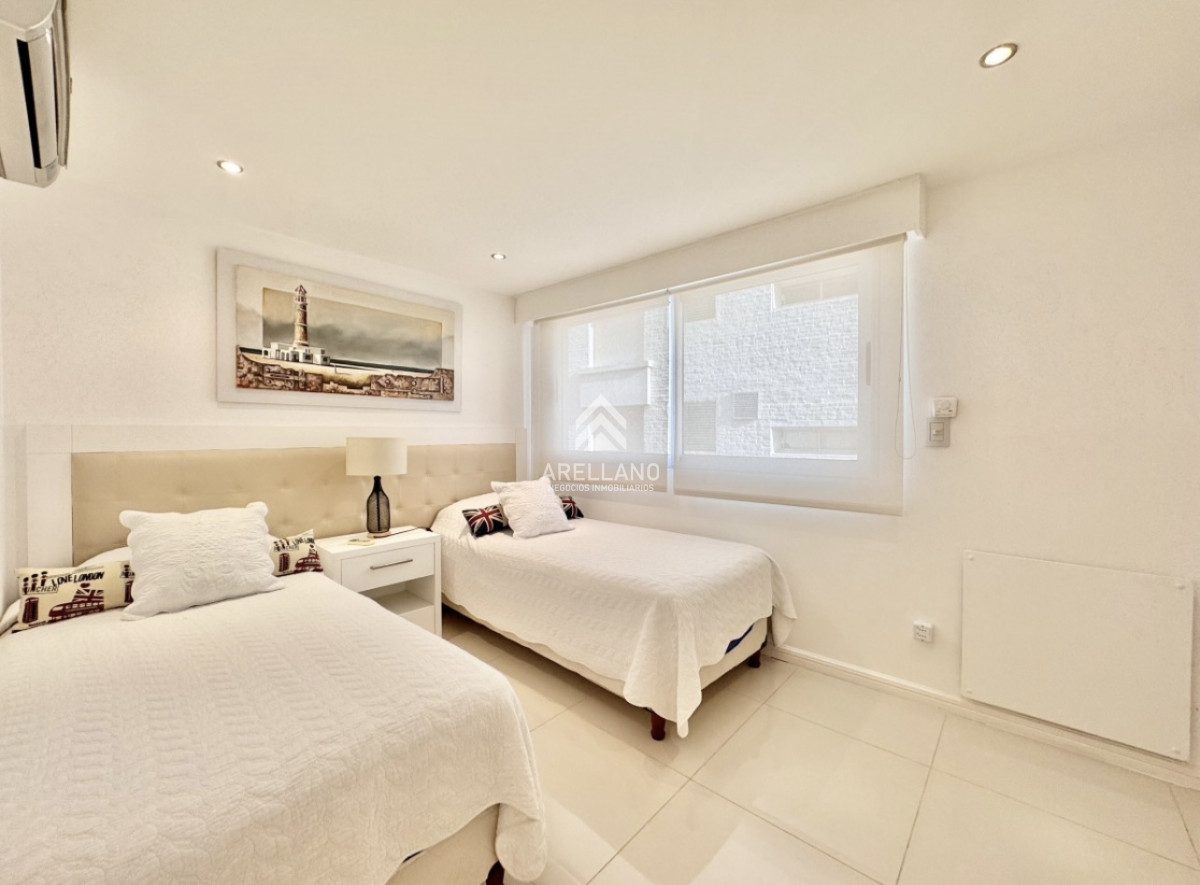Apartamento ID.4978 - Apartamento de 6 Dormitorios Frente al Puerto de Punta del Este