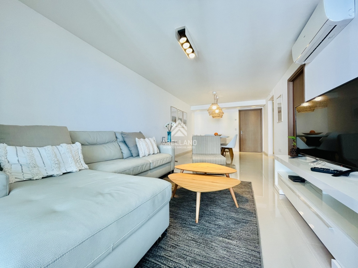 Apartamento ID.3996 - Venta Apartamento con Vista al Mar de 3 Dormitorios y Dependencia + Parrillero en Playa Brava, Punta del Este 