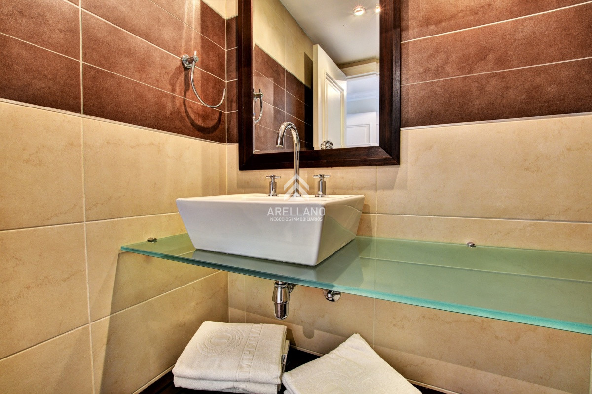 Apartamento ID.4953 - Apartamento 3 Dormitorios en Imperiale, Frente al Mar  
