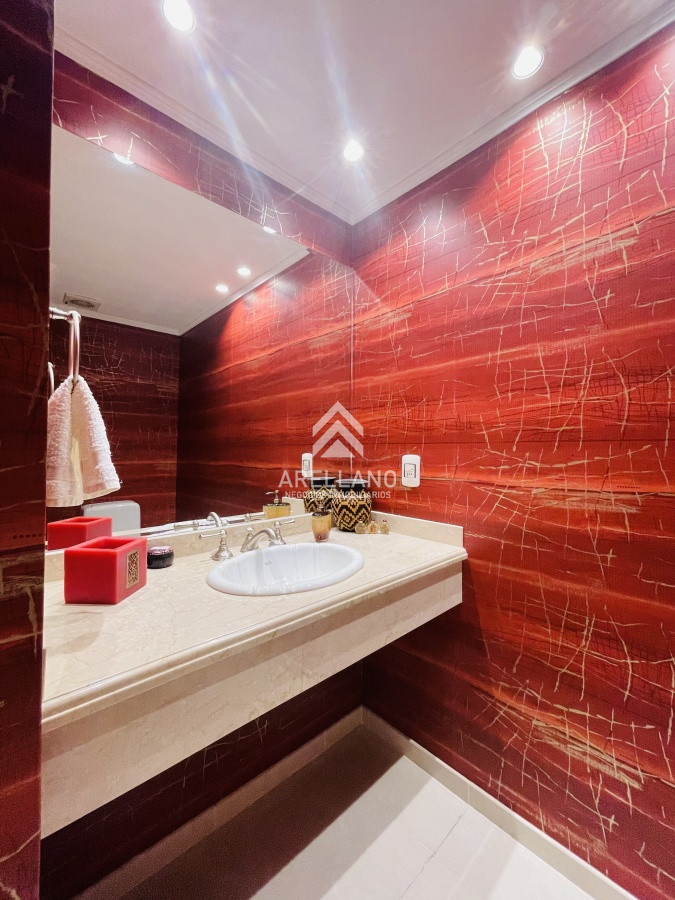 Apartamento ID.4555 - Venta apartamento 3 dormitorios más dependencia de servicio, Playa Mansa, Punta del Este