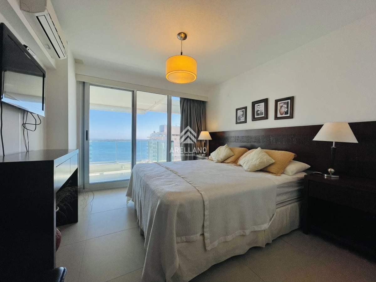 Apartamento ID.3801 - Alquiler Apartamento con Vista al Mar de 2 Dormitorios a Una Cuadra de la Playa, Punta del Este