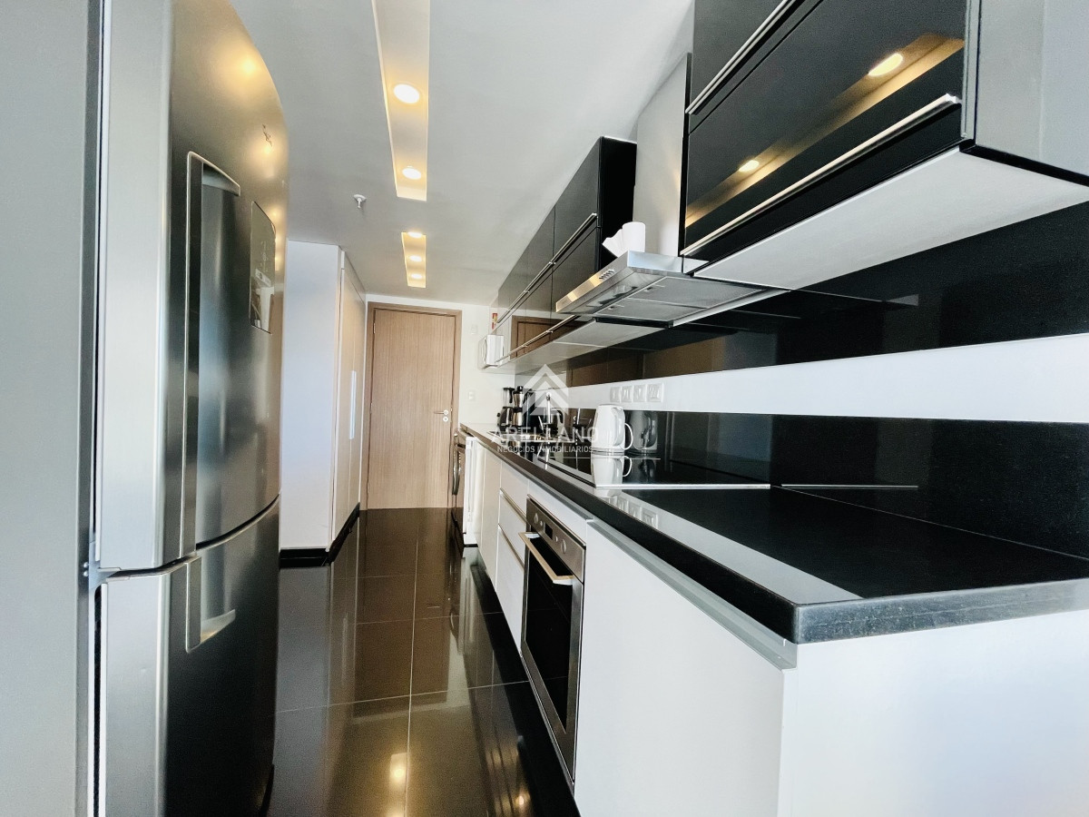 Apartamento ID.3951 - Venta Apartamento piso alto con Vista de 3 Dormitorios y Parrillero en Playa Brava, Punta del Este 