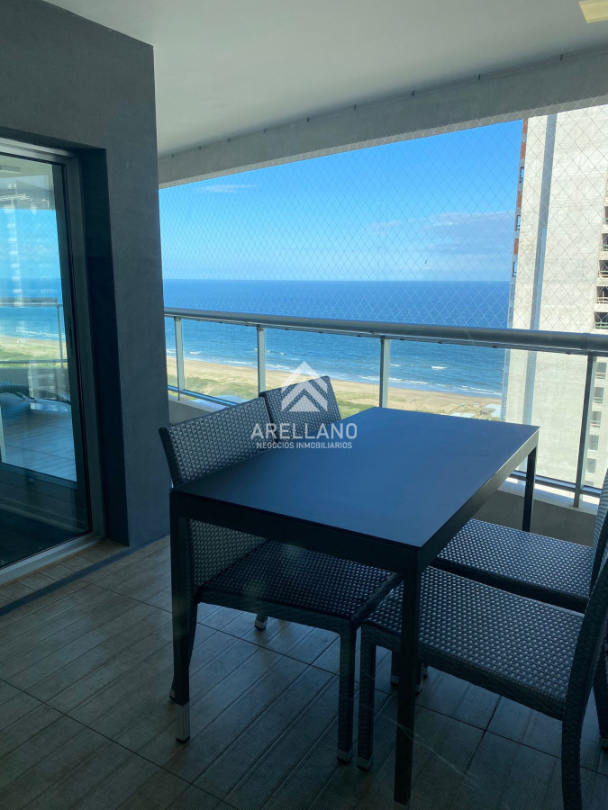 Apartamento ID.5690 - Venta apartamento de 3 dormitorios con parrillero propio en Playa Brava, Punta del Este