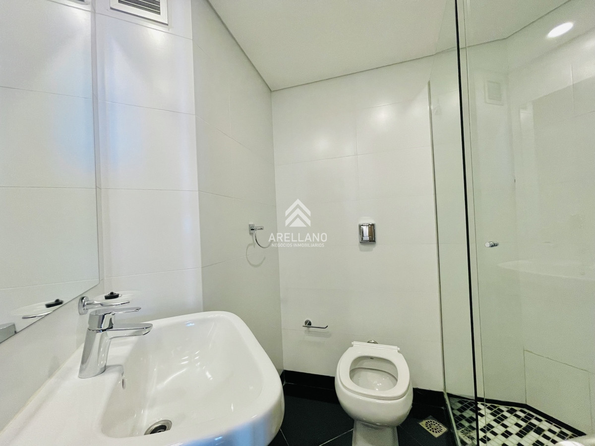 Apartamento ID.3951 - Venta Apartamento piso alto con Vista de 3 Dormitorios y Parrillero en Playa Brava, Punta del Este 