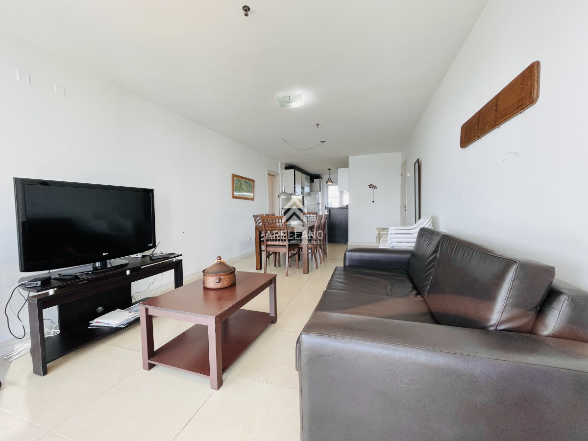 Apartamento ID.5012 - Apartamento de 2 Dormitorios, Vista al Mar y Parrillero en Playa Mansa, Venta