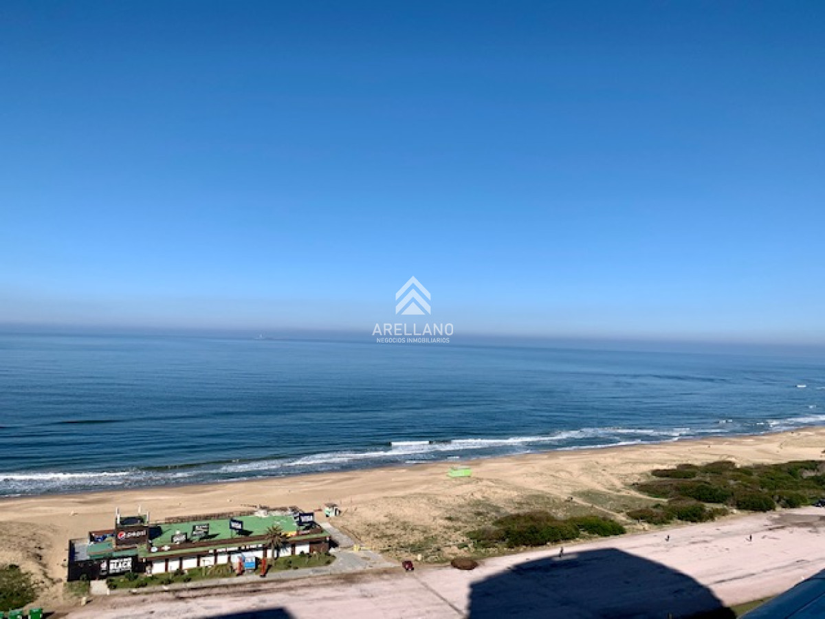 Apartamento ID.5429 - Venta y alquiler temporario de apartamento de 3 dormitorios mas dependencia de servicio en Playa Brava