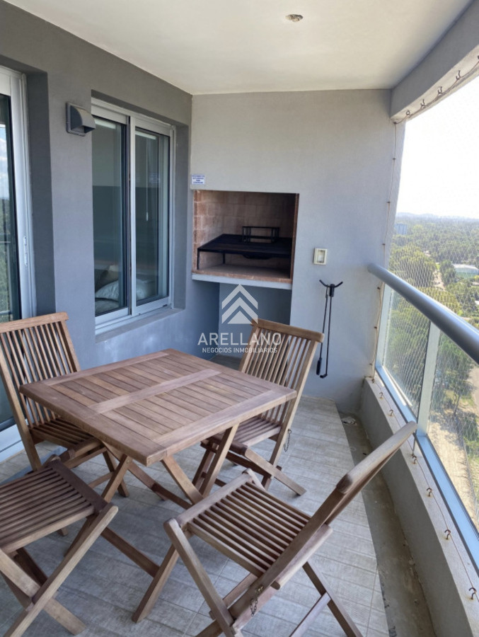 Apartamento ID.5532 - Venta apartamento piso alto de 2 dormitorios más servicio en playa brava 